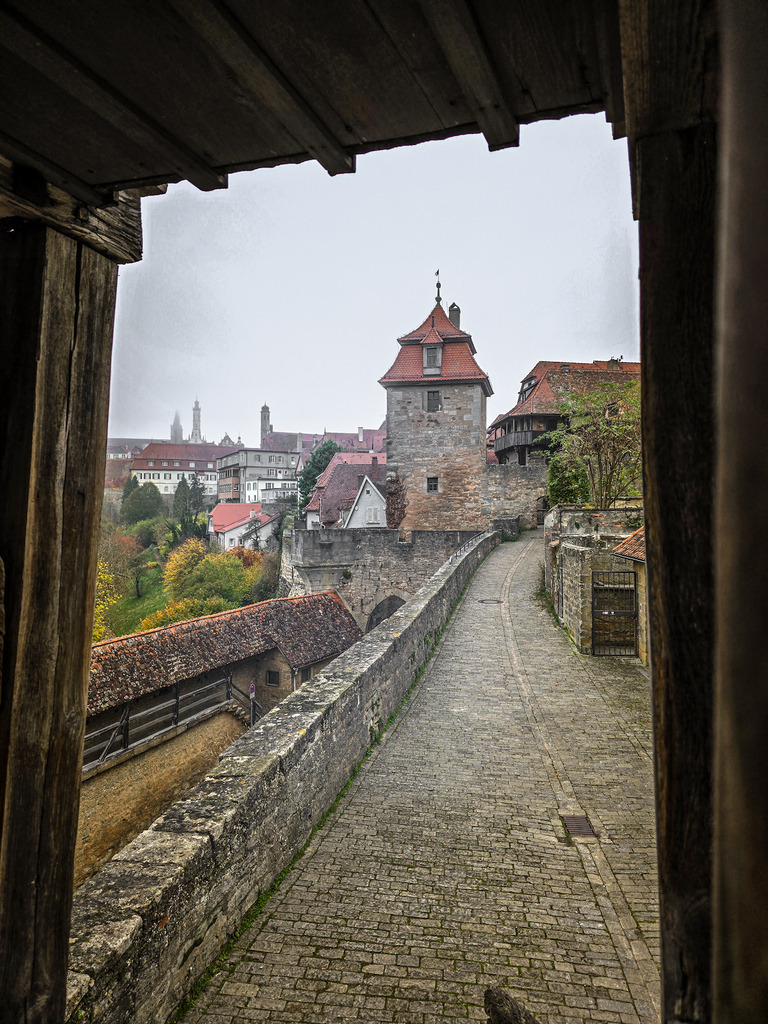 20241111_090853 | Rothenburg ob der Tauber. Nur hier gibt es Exklusive und passend zur Jahreszeit Ihr Wandbild, T-Shirt, Tasse und alles was das Rothenburg Herz begehrt. - Realisiert mit Pictrs.com