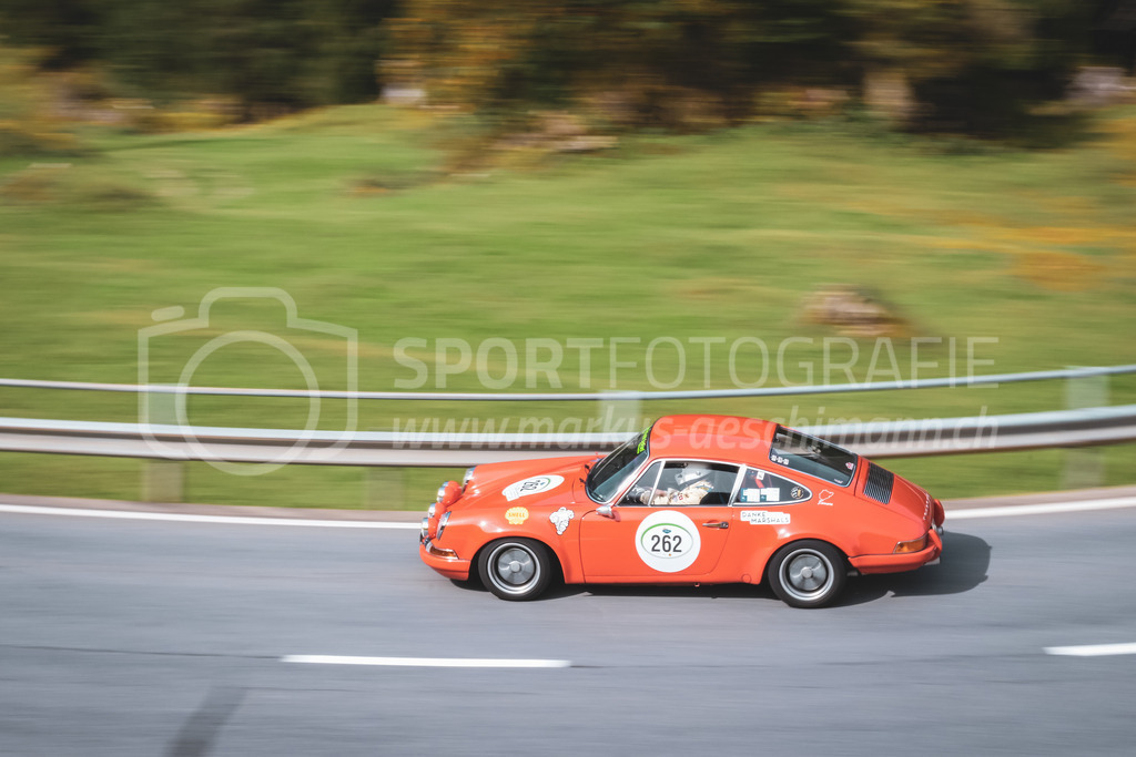 21. Arosa ClassicCar 2025 - 7. =September= 2025 | Urs Zellweger aus Zug (SUI) in einem Porsche ST aus dem Jahre 1969 mit Startnummer 262 am Arosa ClassicCar 2025 in der Kategorie Classic Trophy..@arosaclassiccar, @arosa.official, #arosaclassiccar, #arosa, #76curves, #classiccarBild: Sportfotografie Markus Aeschimann | www.markus-aeschimann.ch - Realisiert mit Pictrs.com
