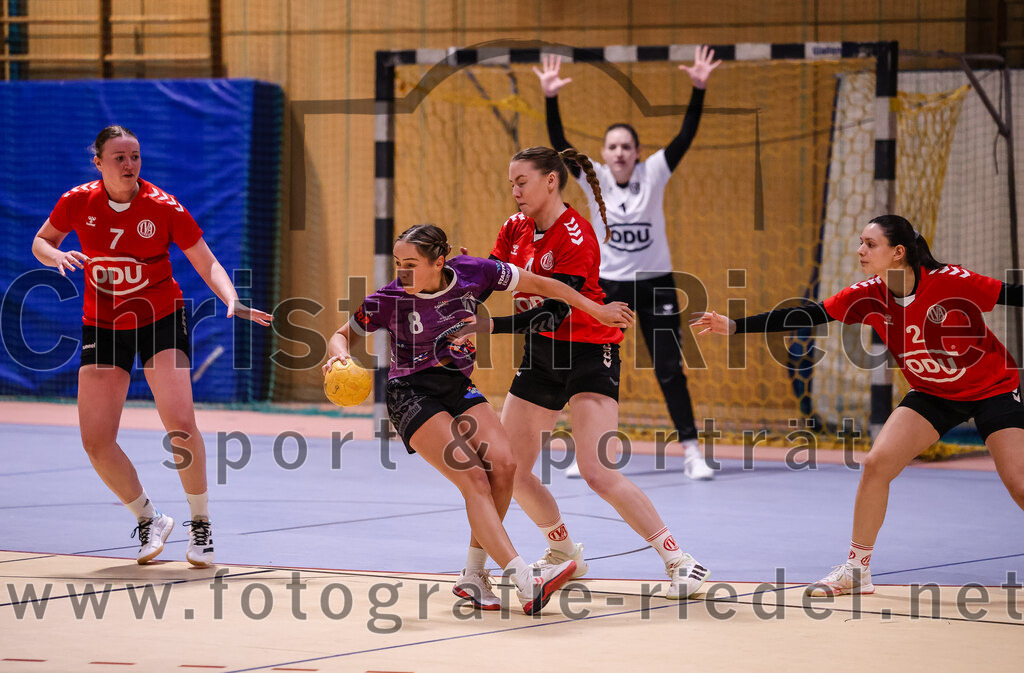 2025-01-18_087_SpVgg_Altenerding_gegen_TV_Altoetting | Erding, Deutschland, 18.01.2025:Handball, Bezirksoberliga Frauen Altbayern 2024 / 2024, 11. Spieltag, SpVgg Altenerding gegen TV Altötting, Endergebnis: 19:24Ines Hager (TV Altötting, #7), Lena Prem (SpVgg Altenerding, #8), Pia Zimmermann (TV Altötting, #4), Torfrau Verena Maier (TV Altötting, #1), Emilia Floroni (TV Altötting, #2)Foto: Christian Riedel / fotografie-riedel.net