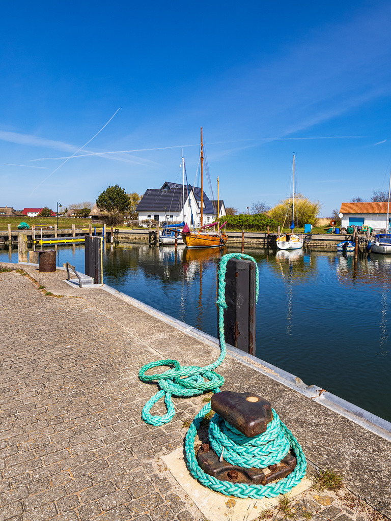Blick auf den Hafen von Neuendorf auf der Insel Hiddensee | Blick auf den Hafen von Neuendorf auf der Insel Hiddensee.