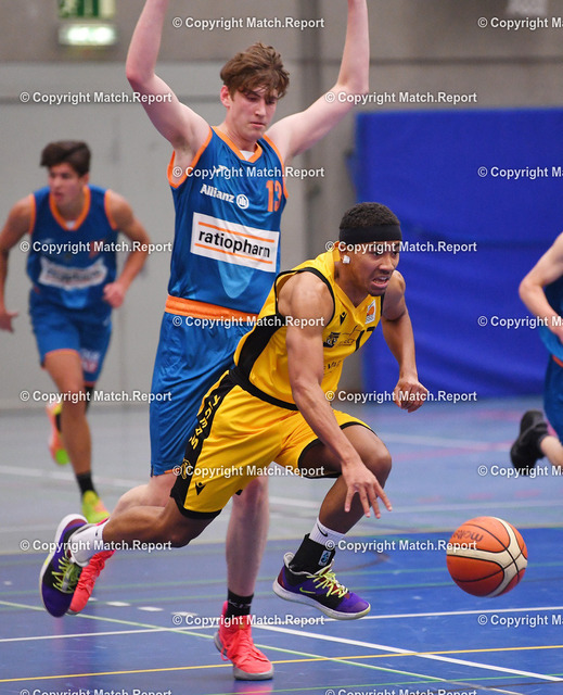 NBBL Basketball SV03 Tuebingen Young Tigers  | Basketball NBBL 2021/2022    11.12.2021SV03 Tuebingen Young Tigers - Orange AcedemyDavid Scheu ( Young Tigers Tuebingen, re)FOTO: ULMER PressebildagenturxxNOxMODELxRELEASExx