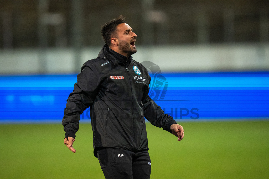SV Stuttgarter Kickers vs. SGV Freiberg, Fussball, WFV-Pokal, Viertelfinale, 17.03.2026 | Kerem Arslan (Co-Trainer SV Stuttgarter Kickers) jubelt nach dem Treffer zum 3:1,SV Stuttgarter Kickers vs. SGV Freiberg, Fussball, WFV-Pokal, Viertelfinale, 17.03.2026Foto: photosbyphips/Philip Ziegler