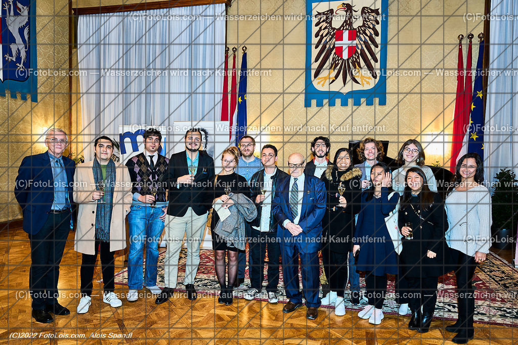 ALP3770_CHOPIN-Gesellschaft_Jubilaeum_junge Fans | (C)FotoLois.com, Alois Spandl, Festveranstaltung '70 Jahre internationale CHOPIN-Gesellschaft in Wien' mit Einladung durch den Bürgermeister der Bundeshauptstadt Wien, Dr. Michael Ludwig (vertreten durch Mag. Thomas Reindl), Wappensaal des Wiener Rathauses, Sa 29. Oktober 2022.