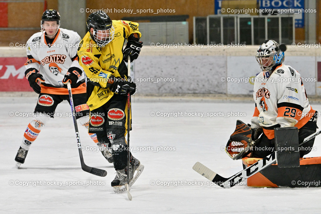 EC Hornets Spittal vs. USC Piraten Velden 18.2.2024 | #81 Wieser Christopher USC Velden, #98 Thalhammer Dominic EC Hornets Spittal, #29 Stroi Thomas USC Velden, EC Hornets Spittal vs. USC Piraten Velden 18.2.2024, EC Hornets Spittal vs. USC Piraten Velden 18.2.2024 am 18.02.2024 in Spittal an der Drau (Eissportzentrum Spittal), Austria, (Photo by Bernd Stefan)