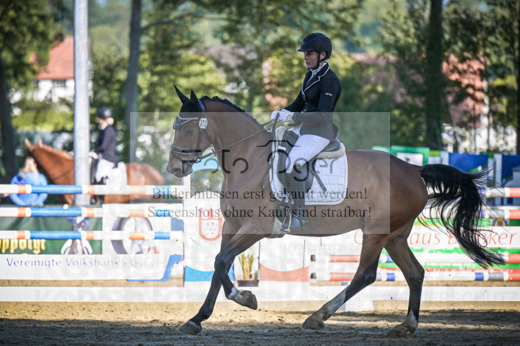 DOS_4428 | Entdecke hochwertige Reitturnierfotos von Foto Oger. Professionell, emotional und authentisch – jetzt Lieblingsmomente im Shop bestellen.Deutschlandweite Turnierfotografie. - Realisiert mit Pictrs.com