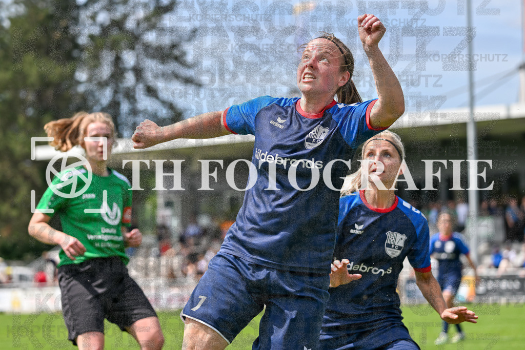 GER, FC Hauingen - SV Waldhaus, Frauen-Fussball, Rothaus Bezirkpokal, Finale, Saison 2024/2025, 29.05.2025 | Nicole Eble (FC Hauingen, #07), Alexandra Gäbler (FC Hauingen, #17)GER, FC Hauingen - SV Waldhaus, Frauen-Fussball, Rothaus Bezirkpokal, Finale, Saison 2024/2025, 29.05.2025Foto: TH Fotografie/Thomas Hess