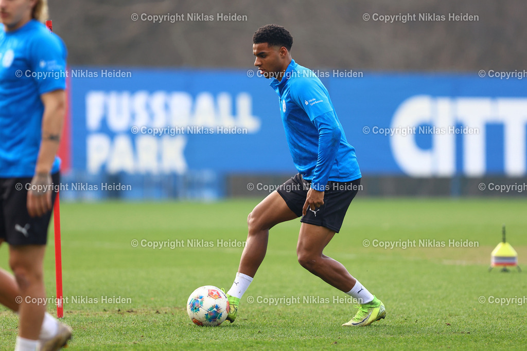 NH_HolsteinKiel_Training_10032026 | Ikem Ugoh (Holstein Kiel)Fußball I Herren I Training I Saison 2025-2026 I Holstein Kiel I 10.03.2026 I Citti-Fußballpark