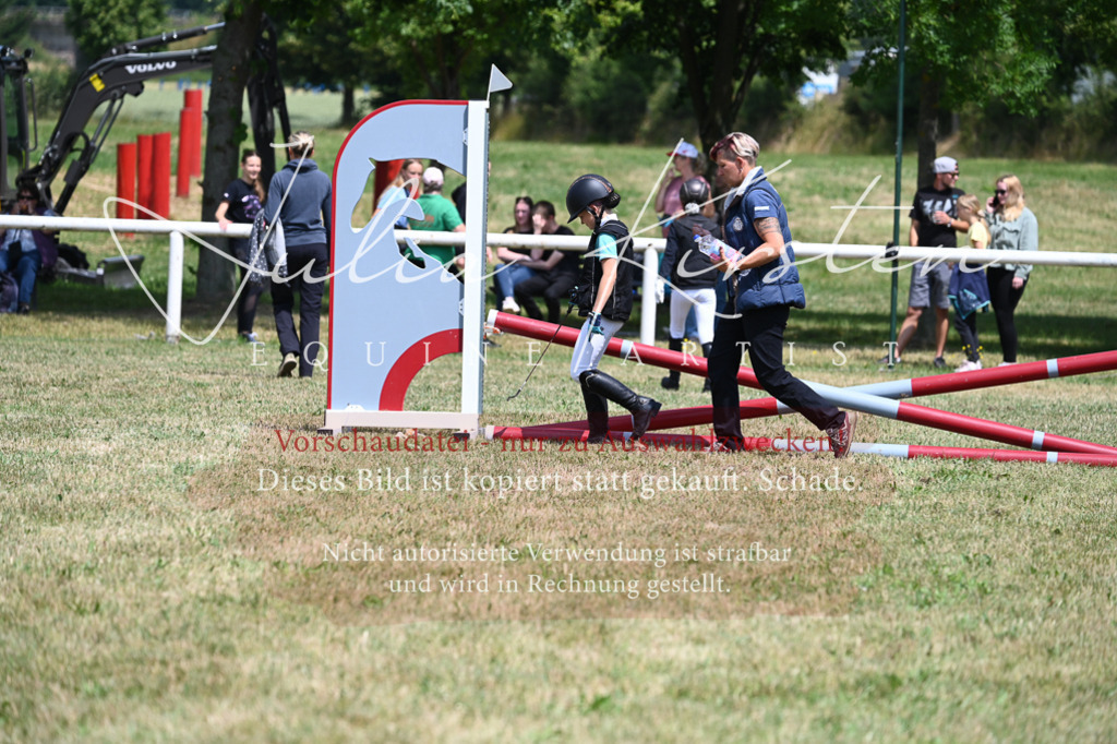 DSC_9559 | Pferde- und Turnierfotografie in Westsachsen. Pferdeportraits, Auftragszeichnungen und intuitive Kunst.