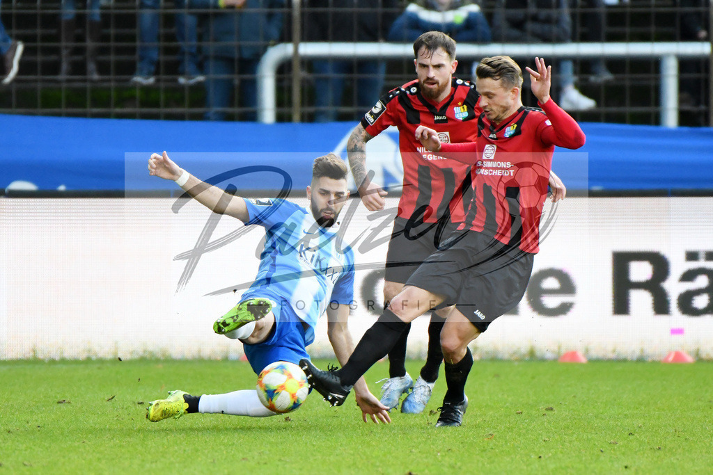 20200201_MEPCHE_0047 | Fußball, Herren: Hilal El Helwe (SV Meppen) und Maximilian Oesterhelweg (Chemnitzer FC) im Zweikampf waehrend des Spiels der 3. Liga zwischen SV Meppen und Chemnitzer FC in der Haensch-Arena am 01.02.2020 in Meppen, Deutschland. DFB / DFL REGULATIONS PROHIBIT ANY USE OF PHOTOGRAPHS AS IMAGE SEQUENCES AND/OR QUASI-VIDEO. - Realisiert mit Pictrs.com