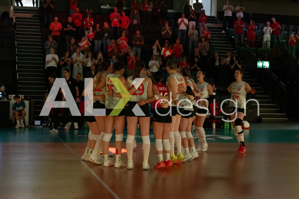 Georgia v Switzerland - CEV European League Women | KRIENS, SWITZERLAND - JUNE 12: Team of Switzerland celebrating during the CEV European League match between Georgia and Switzerland at Pilatus Arena on June 12, 2026 in Kriens, Switzerland. - Realisiert mit Pictrs.com