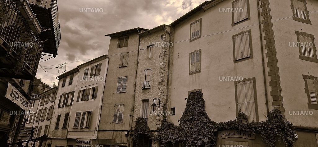 Dorf Häuser Castellane.Braun | untamo - Realisiert mit Pictrs.com