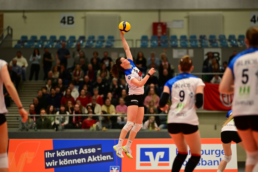 Volleyball I Frauen I Saison 2025-2026 I Bundesliga I Hauptrunde I ETV Hamburger Volksbank Volleys - Skurios Volleys Borken | Der Sportfotograf. - Realisiert mit Pictrs.com