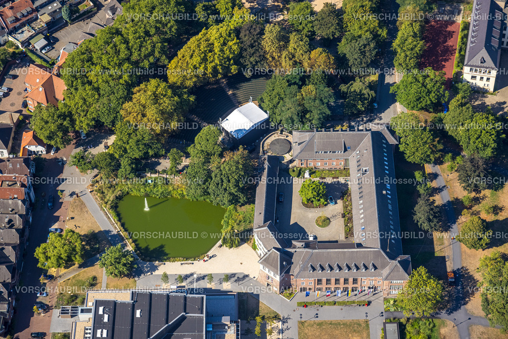 Dinslaken220806493 | Luftbild, Rathaus, Schloss und Burg Dinslaken, Freilichtbühne Burgtheater Dinslaken und Ententeich, Dinslaken, Ruhrgebiet, Nordrhein-Westfalen, Deutschland