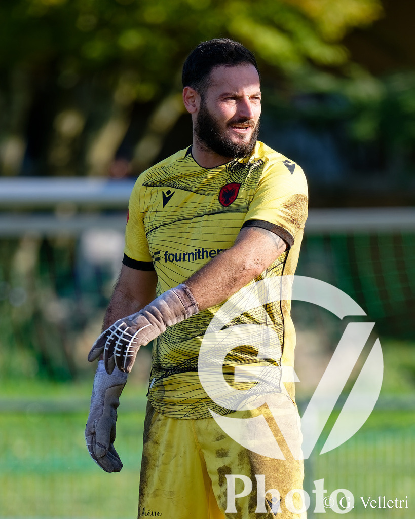 2eme ligue - FC Veyrier - FC Kosova |  durant le match de 2eme ligue entre FC Veyrier et FC Kosova au Stade du Grand-Donzel à Veyrier, Suisse