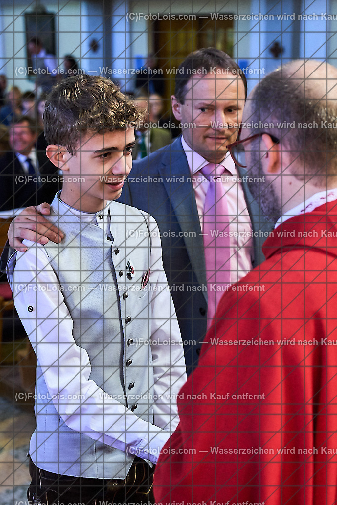 ALP0785_PfarrFirmung Wieselburg_Firmvorgang | (C)FotoLois.com, Alois Spandl, Firmung in der Pfarrkirche Wieselburg mit Generalvikar Dr. Christoph Weiss, Dechant Pfarrer Daniel Kostrzycki und Monignore Franz Dammerer, Sa 15. Juni 2024.