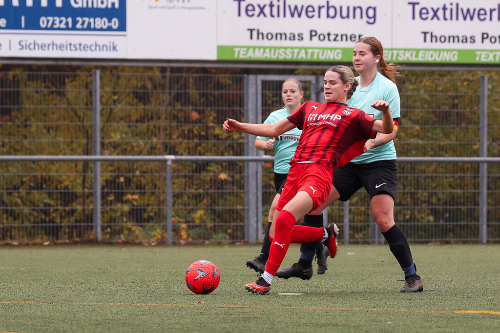 FCHWAS_251102_3221 | 1.FC Heidenheim 1846 II vs. SGM DJK-SV Wasseralfingen/Neuler, Fußball, Frauen, Bezirksliga, 2025/2026, 8. Spieltag, 02.11.2025 in Mergelstetten (Foto: Michael Bulling) - Realisiert mit Pictrs.com