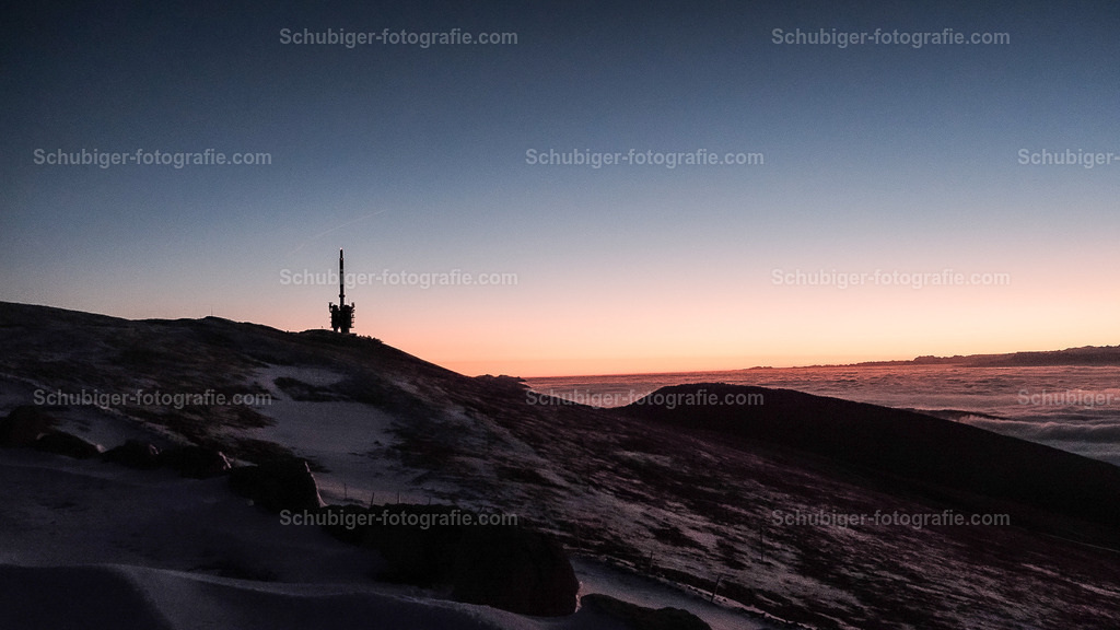 Chasseral | Der Chasseral ist mit 1606 m ü. M. die höchste Erhebung im Berner Jura. Der langgestreckte Berg liegt im Nordwesten des Kantons Bern zwischen dem Gebiet des Bielersees im Südosten und dem Sankt Immer-Tal im Nordwesten. Wikipedia - Realisiert mit Pictrs.com