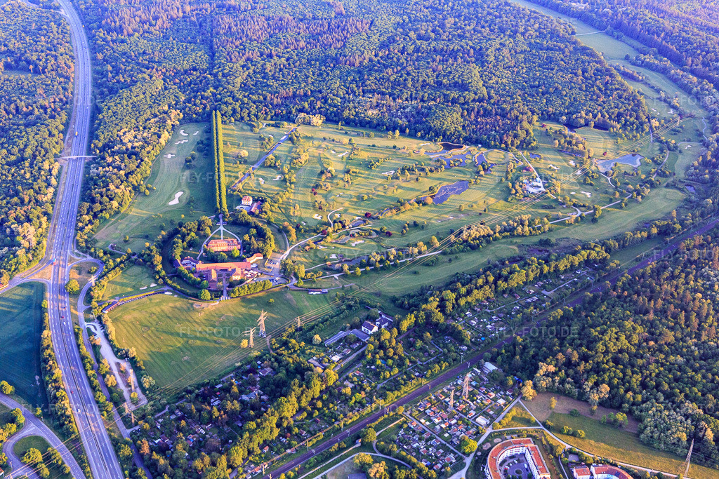Luftbild: Golfplatz Hofgut Scheibenhardt AG im Ortsteil Beiertheim-Bulach in Karlsruhe im Bundesland Baden-Württemberg in Deutschland. Foto: IMG_146756.jpg vom 14.05.2025 durch Werner Riehm/FLY-FOTO.deWWW.HOFGUT-SCHEIBENHARDT.DE