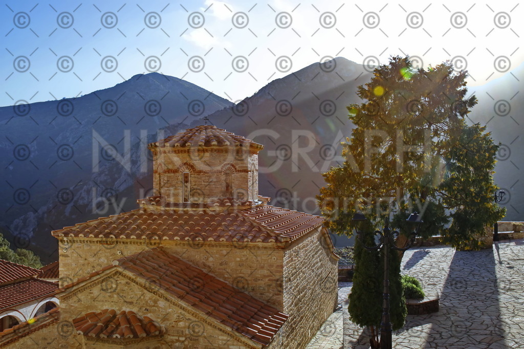 Kloster Giroméri - Iera Moni Giromeriou | Das Kloster „Iera Moni Giromeriou“ liegt in der Präfektur Thesprotia im Nordwesten von Griechenland, rund acht Kilometer von der Stadt Filiates entfernt. Auf der Bergkette Farmakovouni wurde das Kloster Anfang des 14. Jahrhunderts auf einer Höhe von rund 300 Metern gegründet.