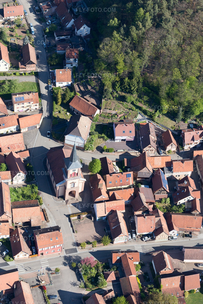 Aerial view: View of the town in Offwiller in the state Bas-Rhin, France.Photo: IMG_099466.jpg taken on 04/30/2017 by Werner Riehm/FLY-FOTO.comResolution of the original: 2871 x 4307 px