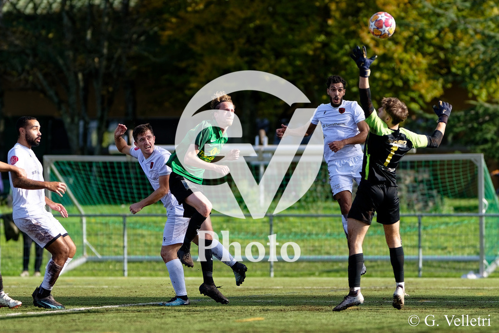 2eme ligue - FC Veyrier - FC Kosova |  durant le match de 2eme ligue entre FC Veyrier et FC Kosova au Stade du Grand-Donzel à Veyrier, Suisse