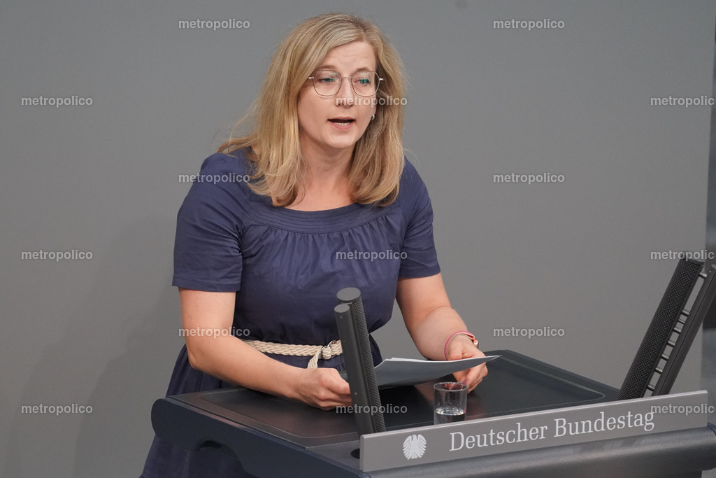 Kristine Lütke (5) | Metropolico