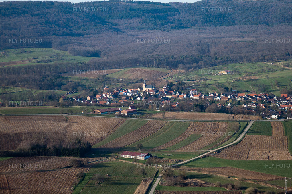 Vue aérienne: Vue de la ville à Dieffenbach-lès-Wœrth dans le département Bas Rhin, France. Photo: IMG_38726.jpg prise le 20/03/2011 par Werner Riehm/FLY-FOTO.eu – Résolution de l'original: 4752 x 3168 px
