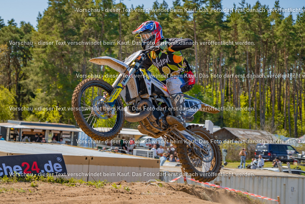 20260501_MCWriezen-2636 | Sportfotografin aus Berlin-Brandenburg mit Fokus auf Motocross. Ich halte deine sportliche Leistung und echte Emotionen auf und neben der Strecke professionell fest. Entdecke die Fotos von deinem Rennen und bestelle sie direkt hier im Shop.