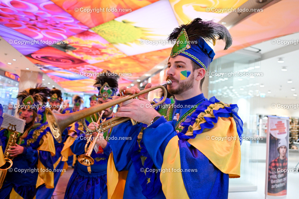 Faschingsumzug Bad Haller Carnevalclub_ 13.01.2024-16 | 13.01.2024, Linz, AUT, Lentia City, im Bild Faschingsumzug Bad Haller Carnevalclub, Fasching, Musik, Prinzenpaar