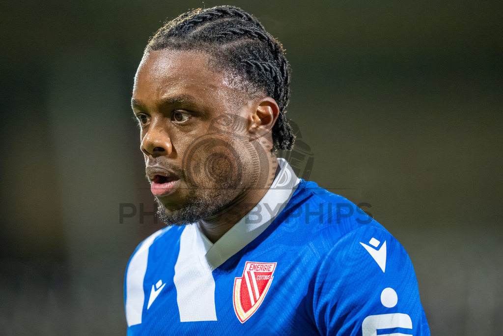 VfB Stuttgart II vs. FC Energie Cottbus, Fussball, 3.Liga, 27. Spieltag, Saison 2025/2026, 03.03.2026 | Anderson Lucoqui (FC Energie Cottbus, #24),VfB Stuttgart II vs. FC Energie Cottbus, Fussball, 3.Liga, 27. Spieltag, Saison 2025/2026, 03.03.2026Foto: photosbyphips/Philip Ziegler