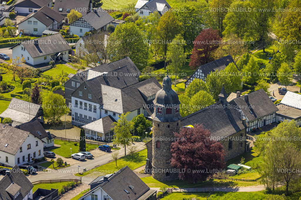 Schmallenberg230506533 | Luftbild, Kath. Kirche St. Michael, Holthausen, Schmallenberg, Sauerland, Nordrhein-Westfalen, Deutschland