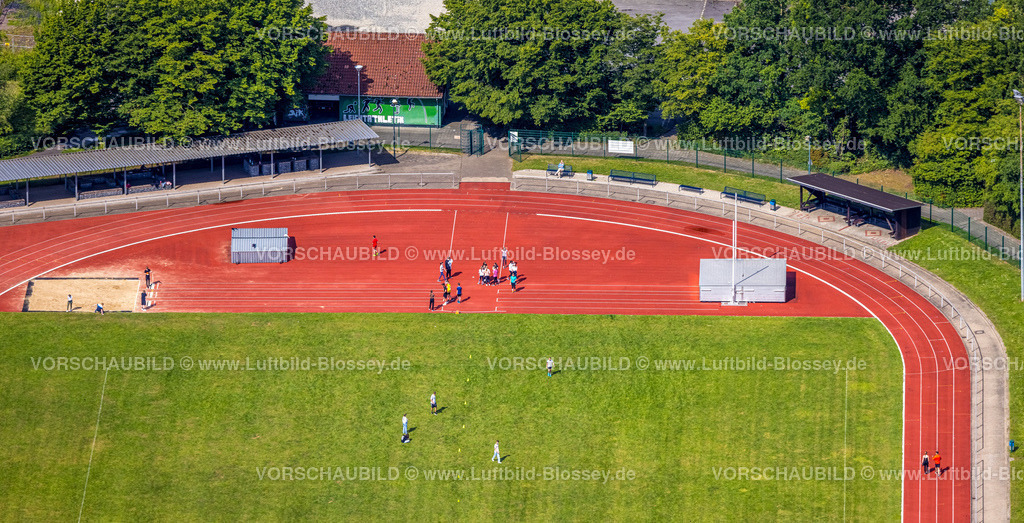 Werl220600714 | Luftbild, Jugendliche Sportler auf der Sportanlage Heinrich Buchgeister Stadion, Werl, Soester Boerde, Nordrhein-Westfalen, Deutschland
