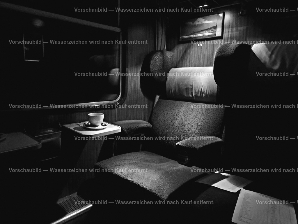 Nachtabteil1 | Erste Klasse Abteil im Nachtexpress - Realisiert mit Pictrs.com