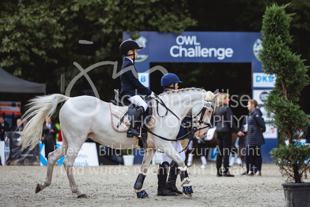 240915_OWLCh_FuehrzuegelWB-606 | Deine schönsten Turniermomente als professionelle Fotos! Entdecke hochwertige Pferdesport-Fotografie im Online-Shop. Jetzt Fotos finden & bestellen!
