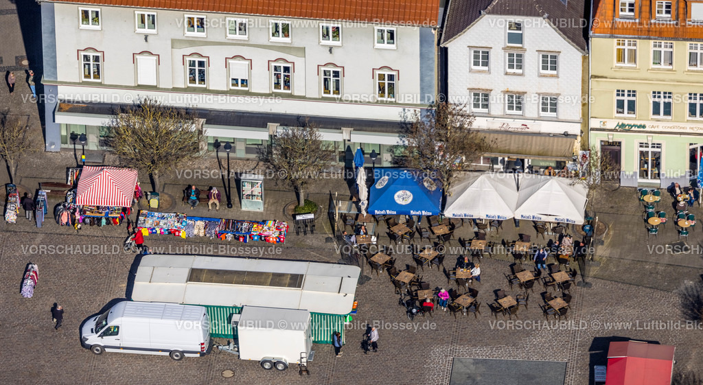 Werl220301260 | Luftbild, Markt und Außengastronomie am Alter Markt in der Altstadt von Werl, Soester Börde, Nordrhein-Westfalen, Deutschland