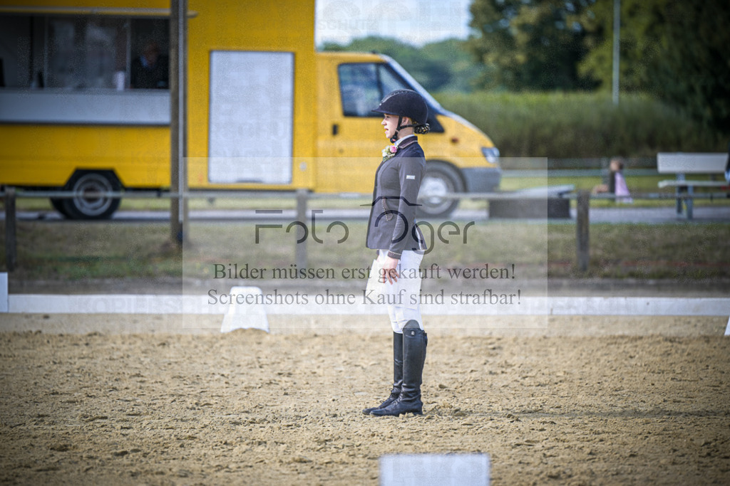 DOS_0258 | Entdecke hochwertige Reitturnierfotos von Foto Oger. Professionell, emotional und authentisch – jetzt Lieblingsmomente im Shop bestellen.Deutschlandweite Turnierfotografie. - Realisiert mit Pictrs.com