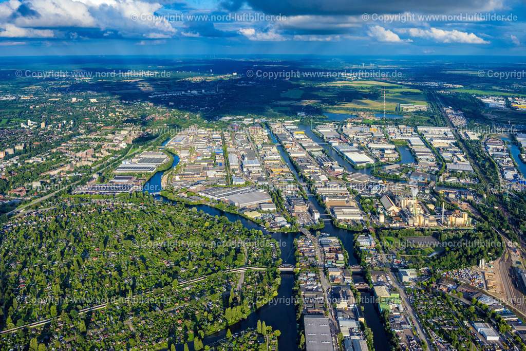 Hamburg_Billbrook_Gewerbegebiet_ELS_9815040823 | HAMBURG 04.08.2023 Industrie- und Gewerbegebiet Liebigstraße - Moorfleeter Straße - Ring 2 - Werner-Siemens-Straße im Ortsteil Billbrook in Hamburg, Deutschland. // Industrial and commercial area Liebigstrasse - Moorfleeter Strasse - Ring 2 - Werner-Siemens-Strasse in the district Billbrook in Hamburg, Germany. Foto: Martin Elsen