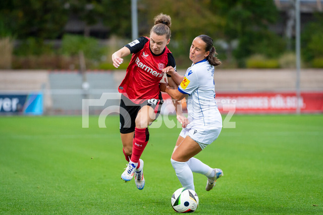 20241007NSZ_9569 | Synne Skinnes Hansen (Bayer Leverkusen,No.10) im Zweikampf mit Nelly Juckel (Carl Zeiss Jena,No.31)DEU, Leverkusen, 07.10.2024 Fußball, Frauen, Google Pixel Frauen-Bundesliga, Saison 2024/2025, 5. Spieltag, Bayer 04 Leverkusen - FC Carl Zeiss JenaDIE DFB-RICHTLINIEN UNTERSAGEN JEGLICHE NUTZUNG VON FOTOS ALS SEQUENZBILDER UND/ODER VIDEOÄHNLICHE FOTOSTRECKEN - Realisiert mit Pictrs.com