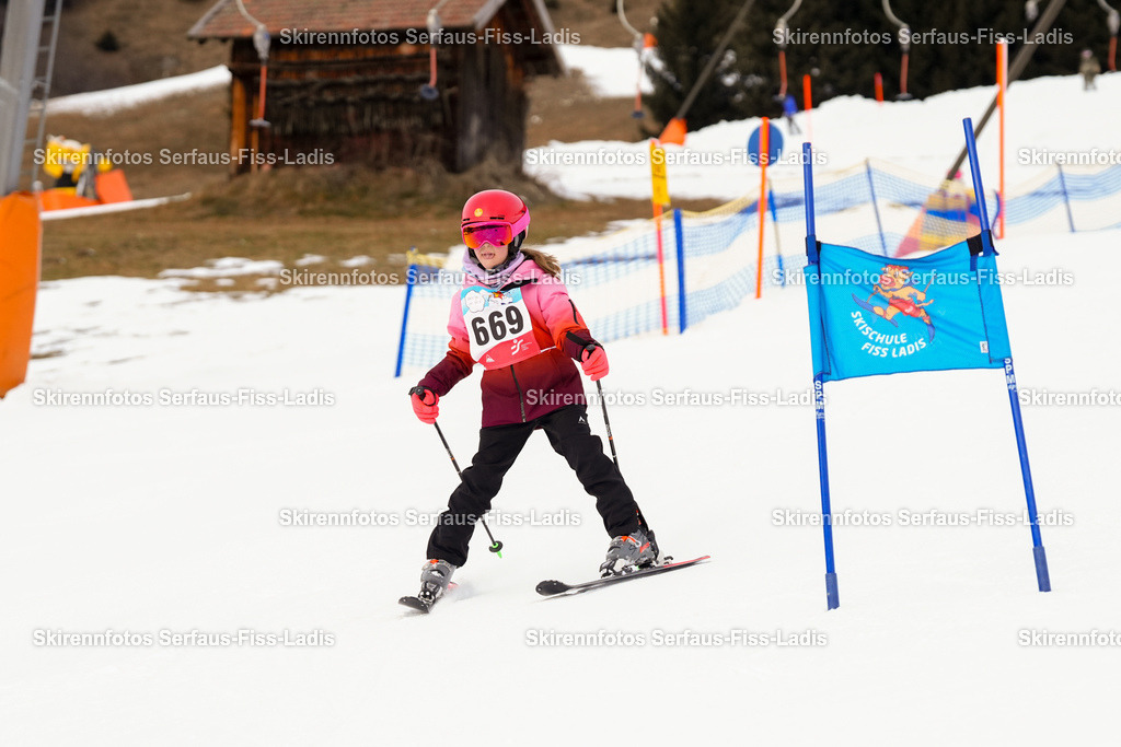 SRF_02.01.2026_0321 | Skirennfotos,Serfaus,Fiss,Ladis,Kinderskirennen,Winter,Tirol,Oberland,skirace,SFL,feelfree,weil wir's genießen,ski,Ski,skifahren,Sonnenplateau, - Realisiert mit Pictrs.com