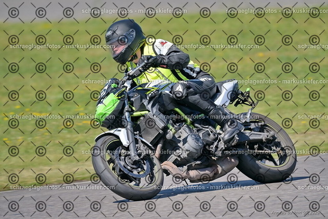 26BT01-1757 | 200 - Realisiert mit Pictrs.com