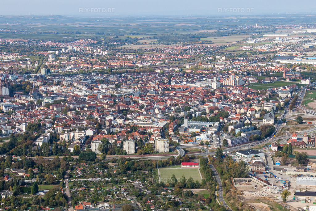 Luftbild: Stadtansicht von Süden in Worms im Bundesland Rheinland-Pfalz in Deutschland. Foto: IMG_21741.jpg vom 09.10.2009 durch Werner Riehm/FLY-FOTO.de