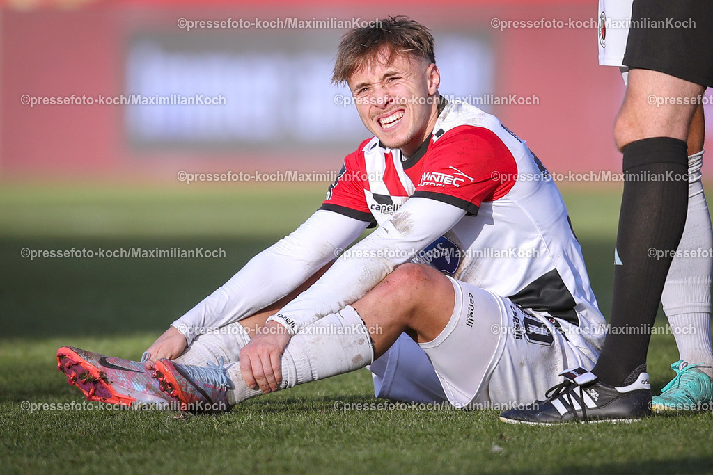 Koe3Liga27012401045 | 27.01.2024, Köln, Fußball, bwin 3. Liga Herren, Sportpark Höhenberg, 23. Spieltag, Saison 2023 2024, FC Viktoria Köln – SpVgg Unterhaching: Luca Marseiler (Viktoria Köln) liegt mit Schmerzen am Fuß auf dem Boden und muss das Spielfeld verlassen. 
DFB regulations prohibit any use of photographs as image sequences and or quasi-video.