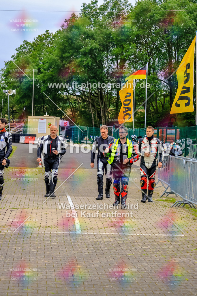 VBK-7412 | Hier findet Ihr Bilder von Touristenfahrten auf der Nürburgring Nordschleife oder von anderen Veranstaltungen die ich besucht habe. Viel Spass beim Durch Schauen 