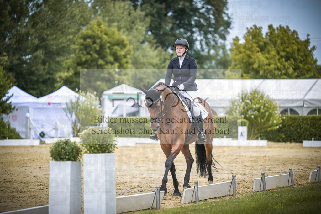 DOS_3742 | Entdecke hochwertige Reitturnierfotos von Foto Oger. Professionell, emotional und authentisch – jetzt Lieblingsmomente im Shop bestellen.Deutschlandweite Turnierfotografie. - Realisiert mit Pictrs.com