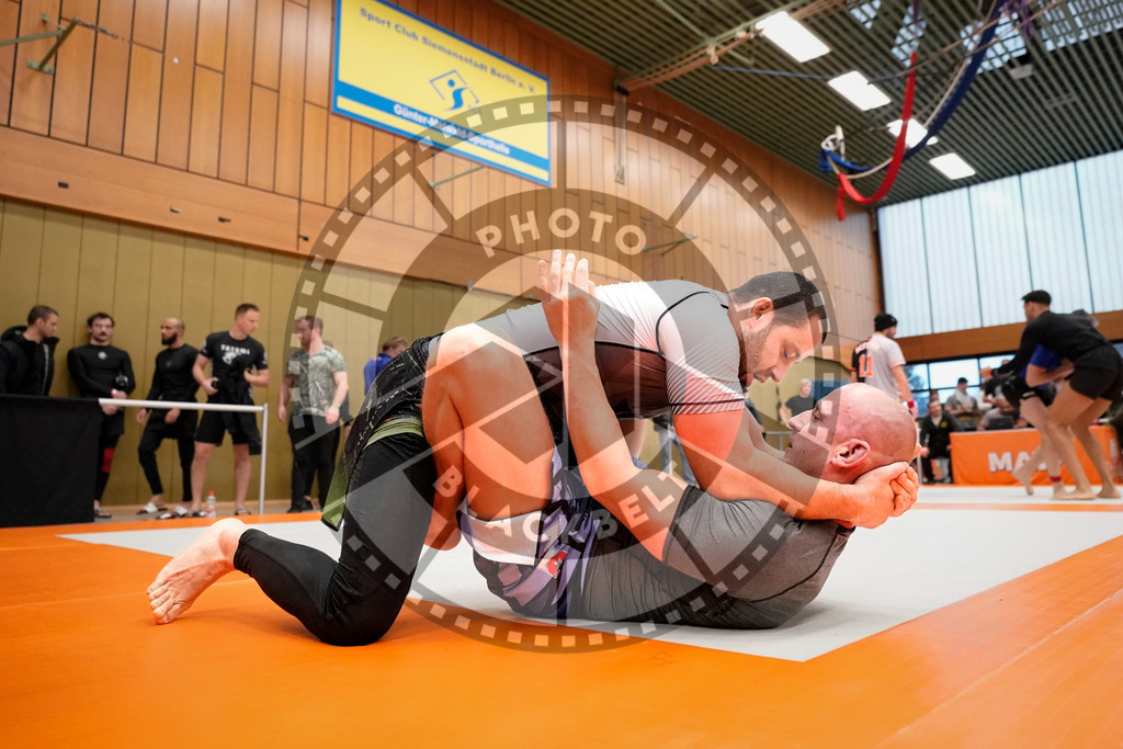 20231125PBB6840 | Fighters compete during the Grappling Industries Jiu-jitsu Championship in Berlin, Germany, on November 25, 2023.
