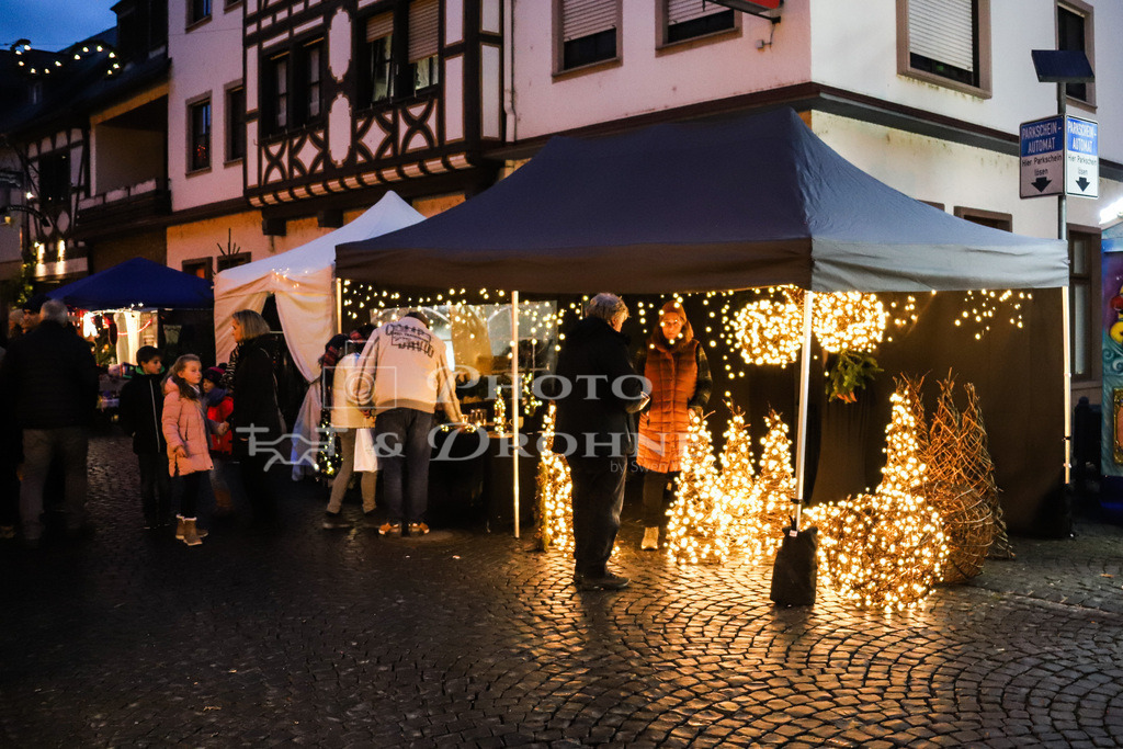 Weihnachtsmarkt Oberwesel 2022-1367 | Der Weihnachtsmarkt in Oberwesel ist jedes Jahr ein Publikumsmagnet. Wir bieten die schönsten Momente auf unseren Fotos. Kostenlos anschauen und online bestellen. - Realisiert mit Pictrs.com