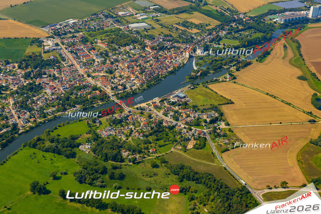 Neue Luftbildaufnahme der Stadt Alsleben - Das Luftbild wurde 2025 vom UL-Flugzeug heraus erstellt ( keine Drohnenaufnahme ) - Hochauflösende Luftaufnahme - für Wandbilder und großformatige Ausdrucke geeignet. Das besondere Geschenk!Hier alle&nbsp;Infos zur Lizenzierung der LuftaufnahmeWir fliegen auch dieses Jahr wieder in Ihre Region um Luftbilder zu erstellen.- Luftbild anfragen
