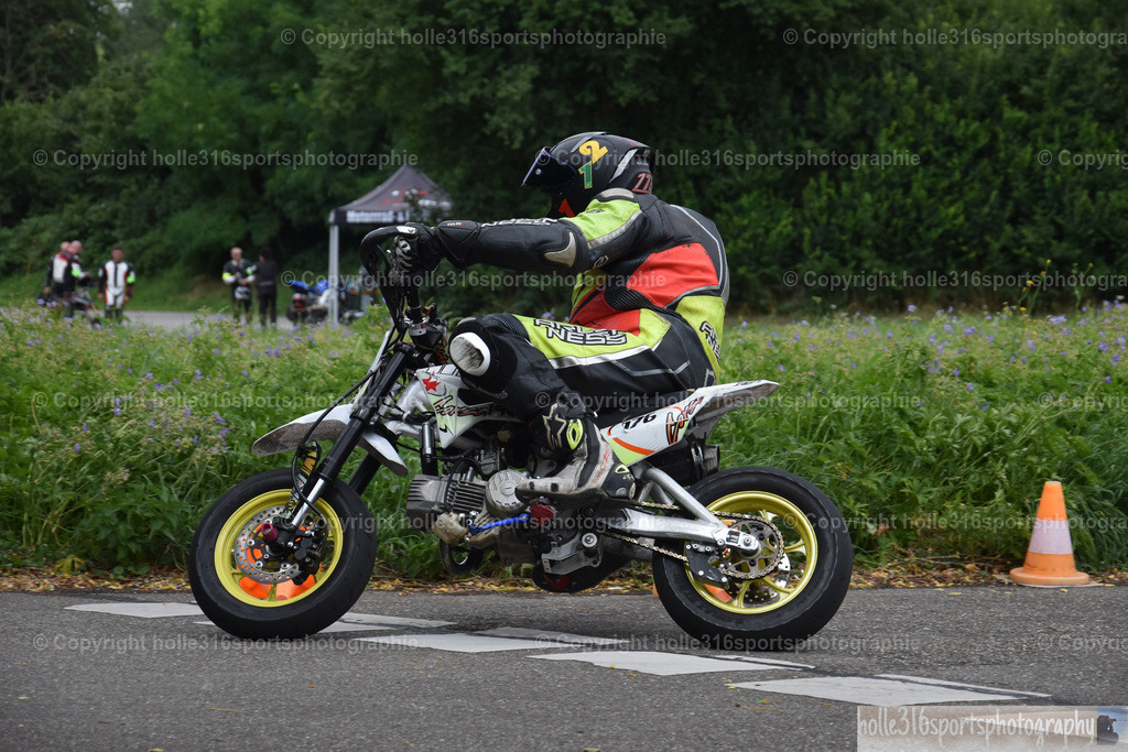 DSC_0406 | Sportfotografie , Motorsport, Motoross, Reitsport, Mointainbike, Enduro,
Landschaft , Outdoor, Eventfotografie, Landschaft, Bilder online bestellen - Realisiert mit Pictrs.com