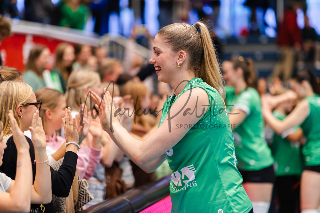 Volleyball, 1. Bundesliga Frauen, Hauptrunde, 1. Spieltag, Saison 2025/2026: USC Münster - SSC Palmberg Schwerin | 1. Bundesliga Frauen, Hauptrunde, 1. Spieltag, Saison 2025/2026, USC Münster empfängt SSC Palmberg Schwerin in der Sporthalle Berg Fidel in Münster. Foto: sportfotografie.ms | Markus Paletta - Realisiert mit Pictrs.com
