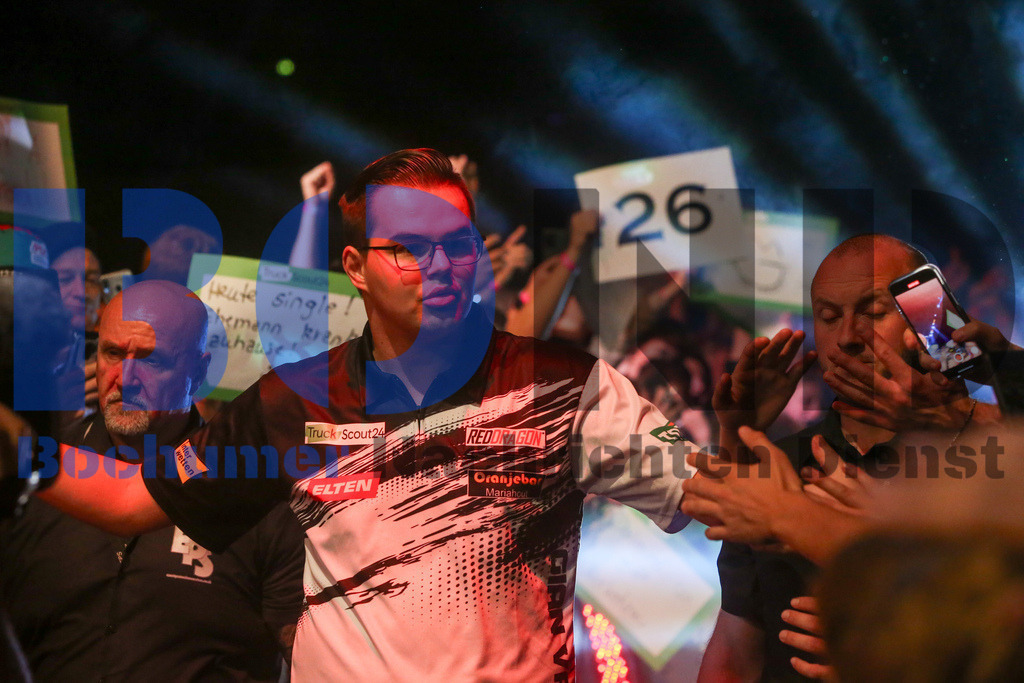  29.10.2023 - 
 | Sebastian Sendlak / Bochumer Nachrichtendienst (BOND) - PDC European Darts Championship: Viertelfinale {Persons shown} - Realisiert mit Pictrs.com
